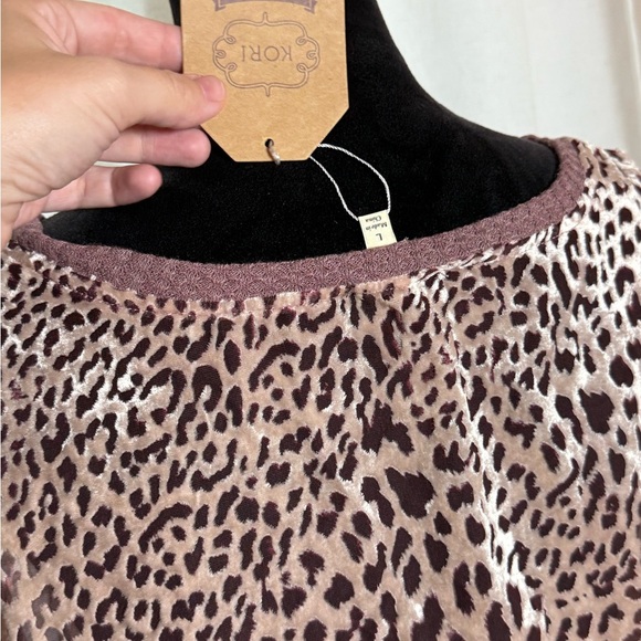 Kori Leopard Print Velvet Burnout Sheer Top Size L NWT - Picture 6 of 6